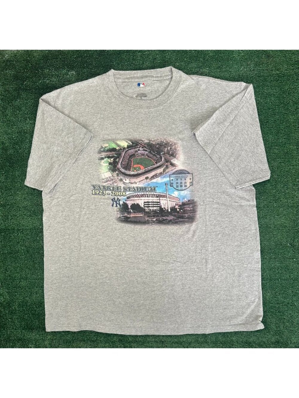 Vintage Y2K MLB New York Yankees Stadium T-Shirt Gray XL NY Baseball Souvenir